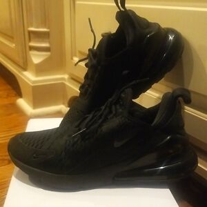 Women Nike airmax 270 size 7